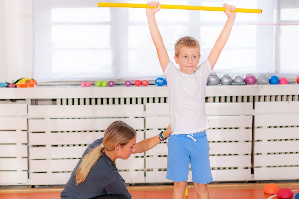 Zabawa w akrobatykę sportową: Sposoby na zainteresowanie dzieci aktywnością fizyczną